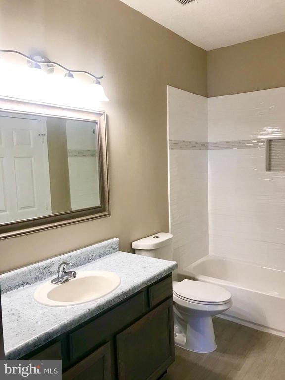 Building Photo - 1720 Lake Shore Crest Dr