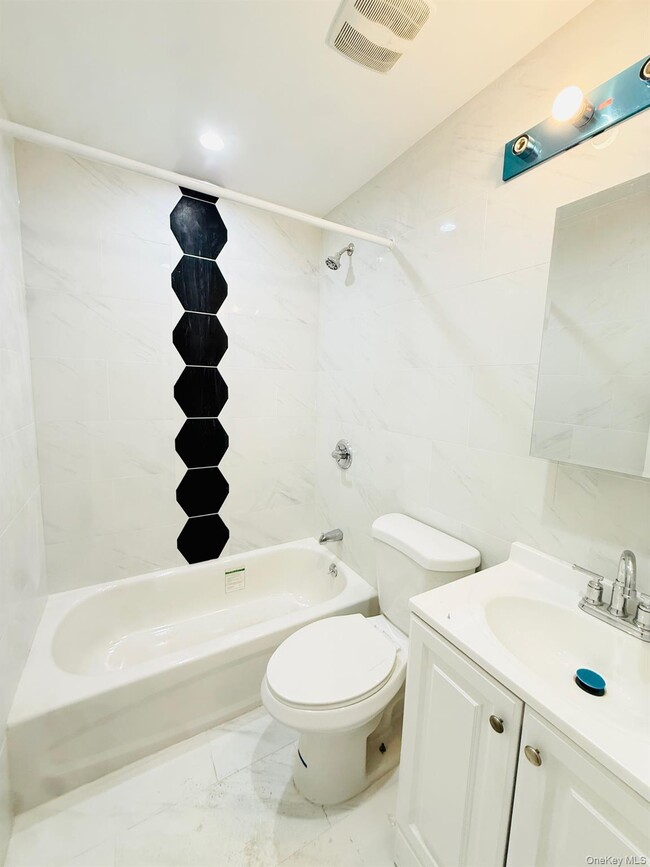 Building Photo - 139-20 Lakewood Ave