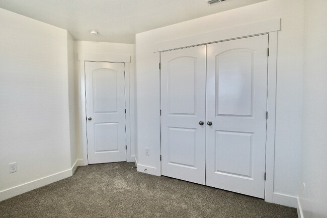 Building Photo - 16232 S Truss Dr