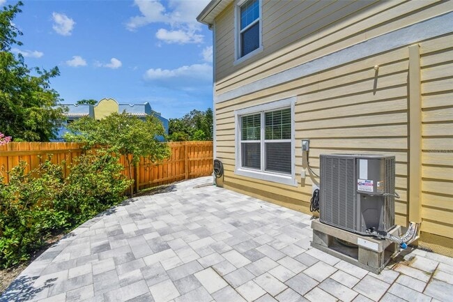 Building Photo - 587 Shady Grove Dr