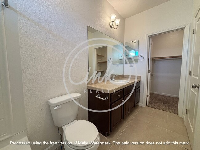 Building Photo - Beatiful Townhome off of Truckee River