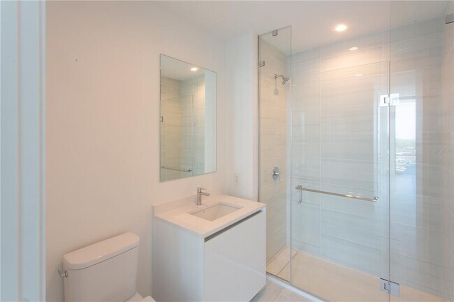 Building Photo - 400 Central Ave