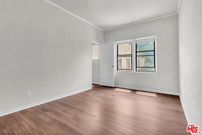 Building Photo - 751 Croft Ave