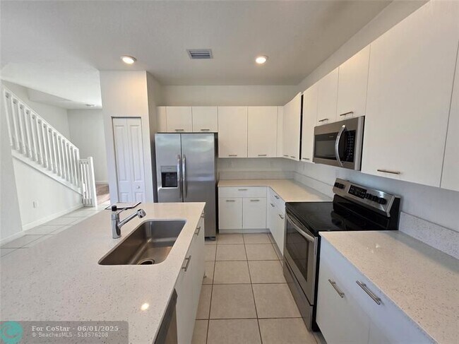 Building Photo - 2420 NW 131st Cir