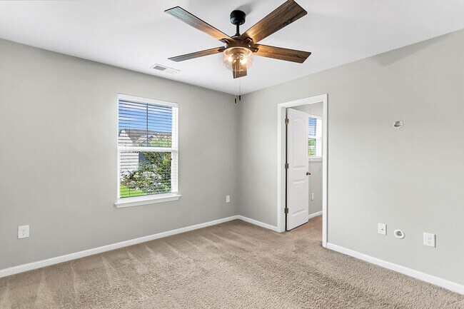 Building Photo - Beautiful Goose Creek Townhome! ***$500 off 1st month rent!***