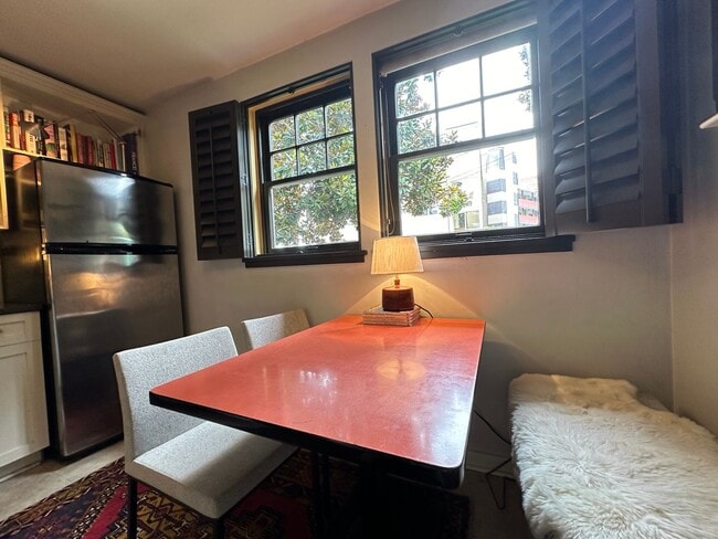 Building Photo - Queen Anne - Villa Costella - 1 Bedroom / ...