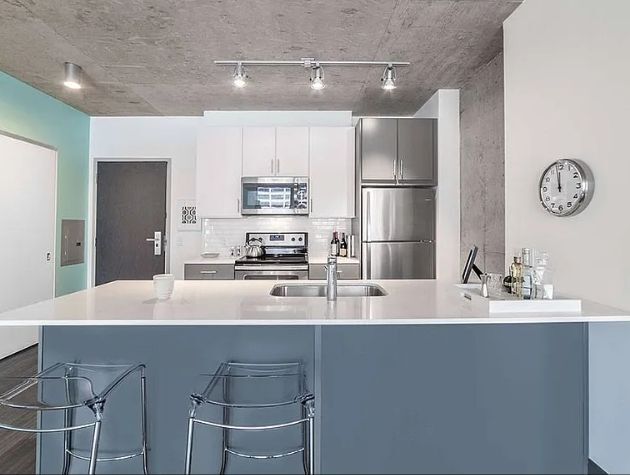 Building Photo - 215 W Lake St