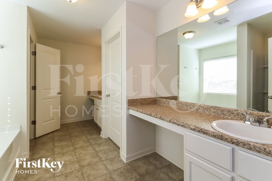 Building Photo - 111 Westridge Cir