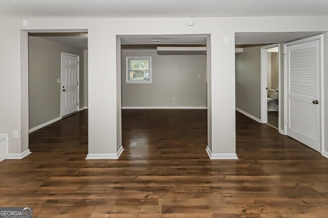 Building Photo - 6702 Londonderry Dr