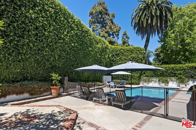 Building Photo - 111 S Glenroy Ave