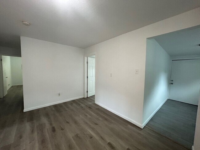 Building Photo - Charming 4 Bed, 3 Bath Home + Bonus 1 Bed/1 Bath Casita!