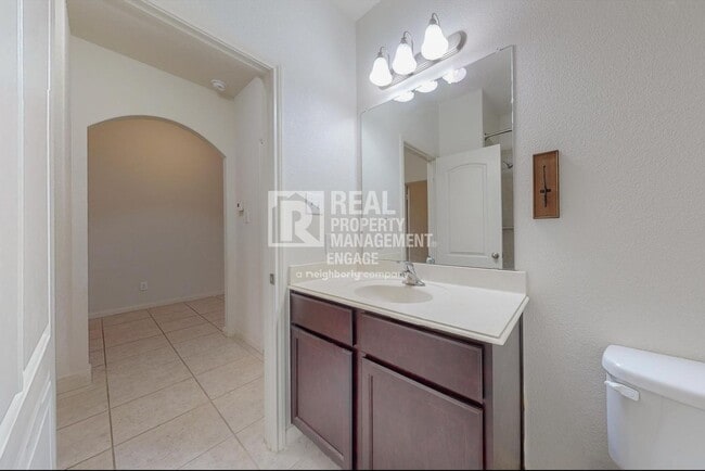 Building Photo - 3 Bedroom Single-Story Home available For ...