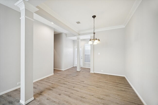 Building Photo - 2915 Crescent Oaks Park Ln