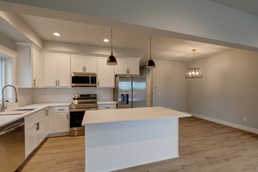 Building Photo - 113 Prairie Heights Dr