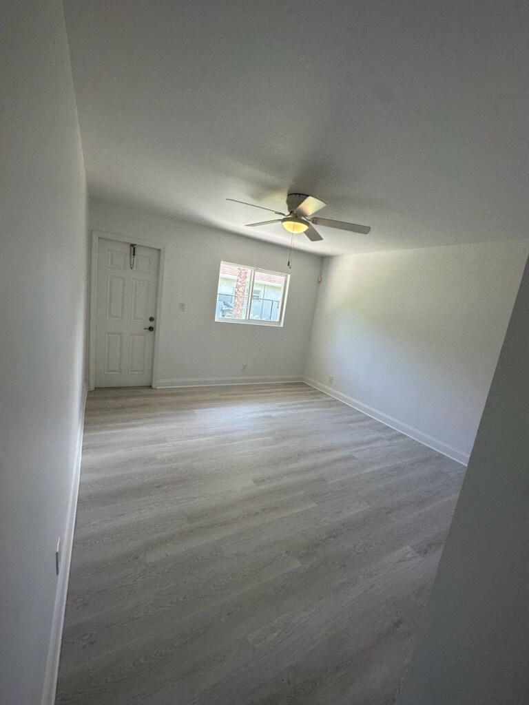 Spacious Newly Renovated Living Room. New floors throughout - 739 S Swinton Ave