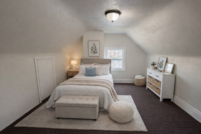 Building Photo - Charming Multi-Level Akron Home with Huge Living Room & Updated Siding