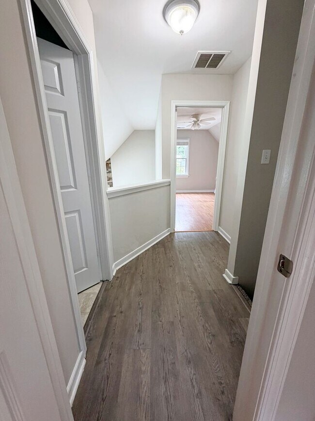 Building Photo - Updated Home in the Heart Of Chesterfield