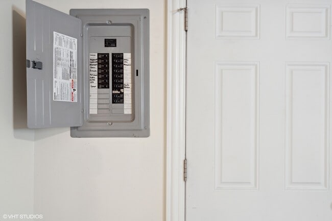 Building Photo - 2759 W Francis Pl