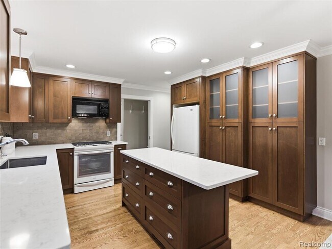 Building Photo - 4495 Maybee Rd