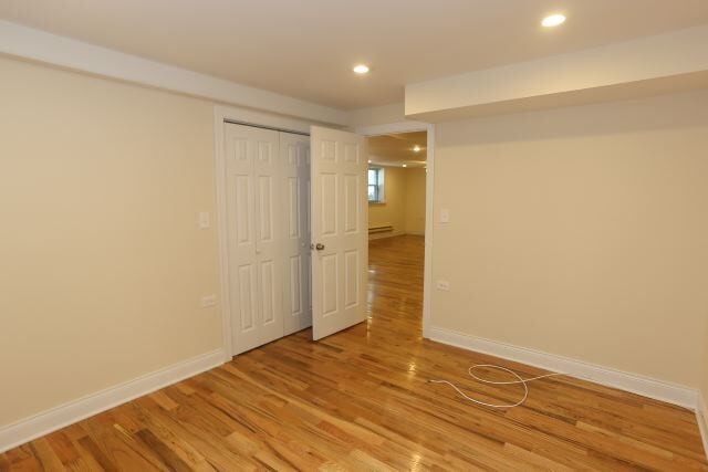 Building Photo - 1120 W Oakdale Ave