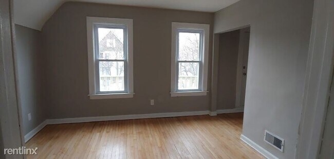 Building Photo - 3 br, 1 bath Apartment - 3374 N Richards St