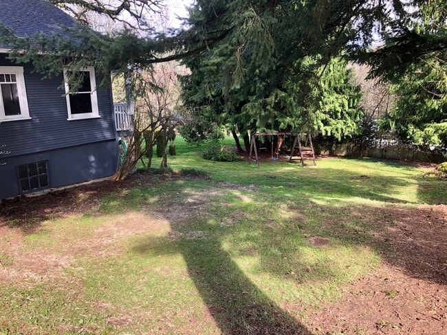 Building Photo - Remodeled 2 Bedroom 1 Bath Home in Downtow...