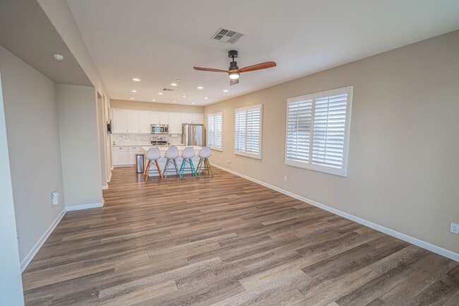 Building Photo - Unique 4-Bedroom, 3-story Live/Work Townhouse in the lushly landscaped Villa Metro Community!