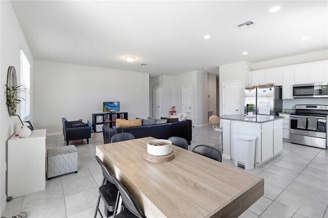 Building Photo - 17241 Goldcrest Loop