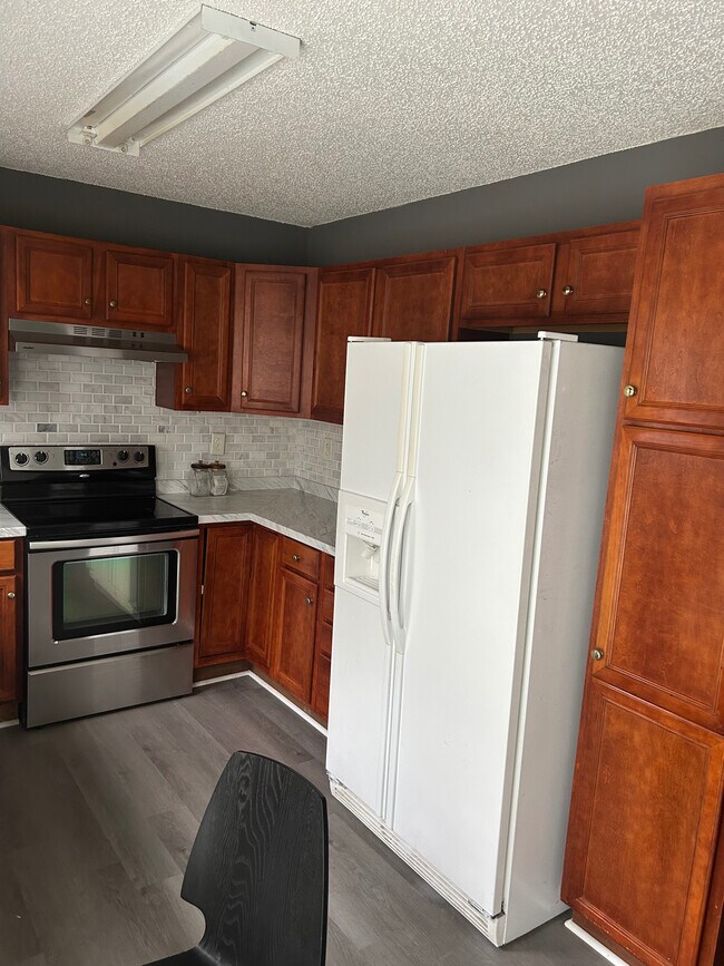 Building Photo - Room in House on Brian William Rd