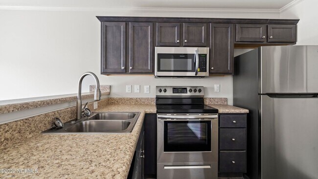 Building Photo - Townhome In BOYINGTON PLACE!