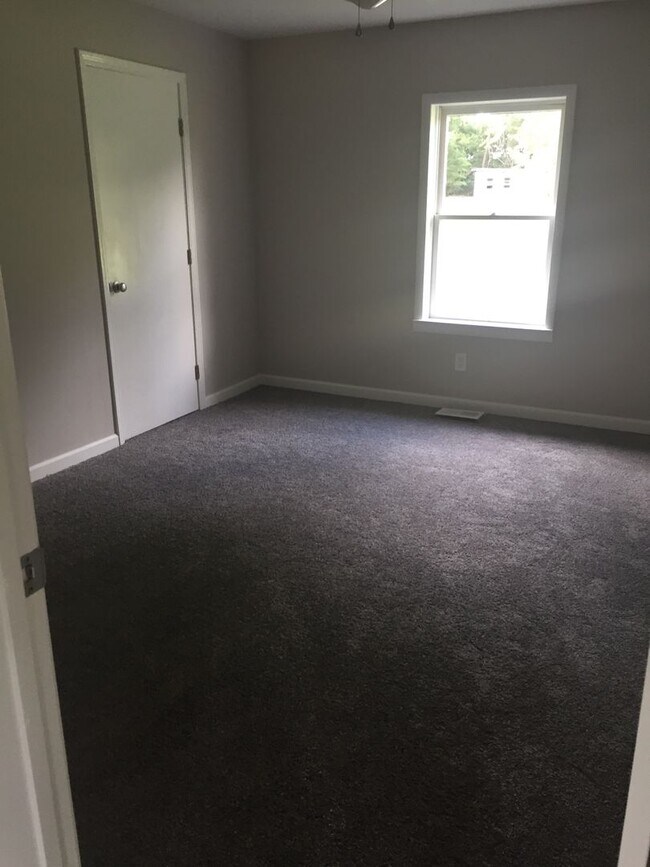Building Photo - 3 Bedroom 2 bath - Gold Hill, NC Area