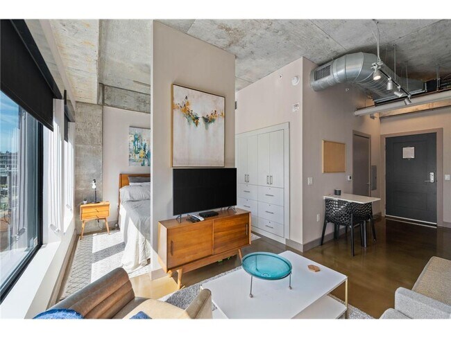 Building Photo - 728 N 3rd St