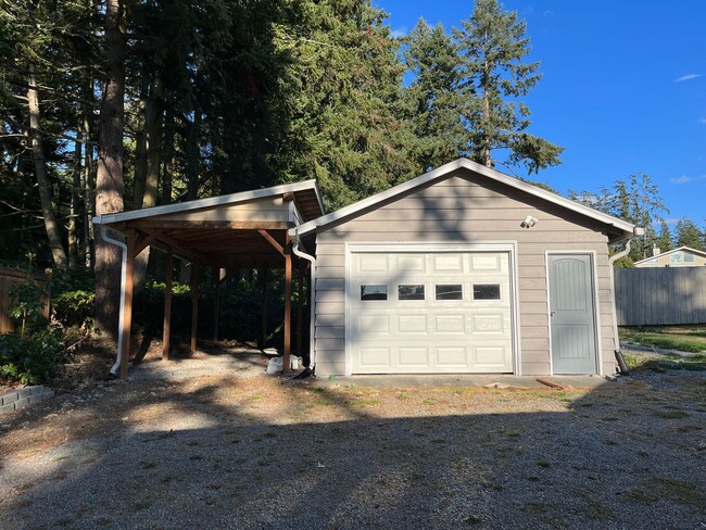 Building Photo - 2 Bed 2 Bath House with Breathtaking View ...