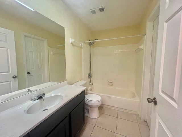 Building Photo - 4002 Versailles Dr