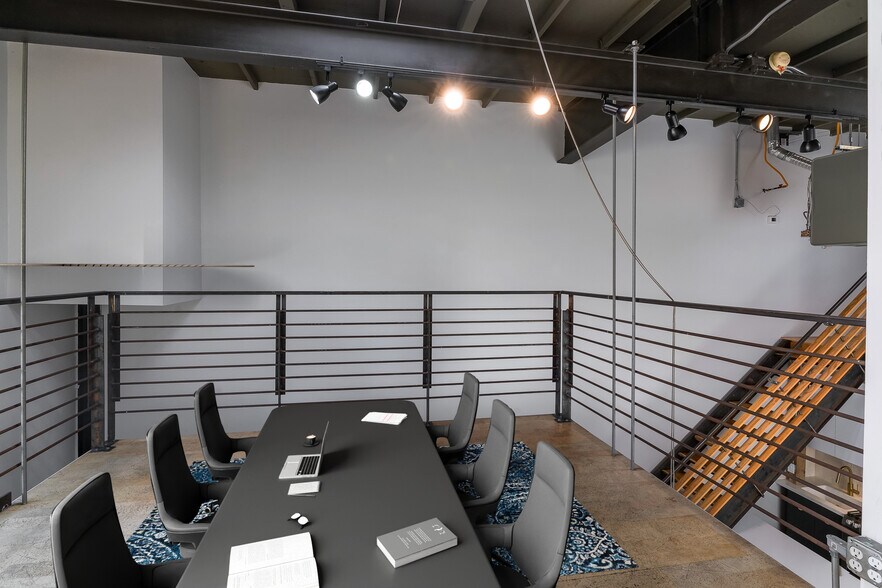 Mezzanine Loft - Virtually Staged - 2323 Magnolia St