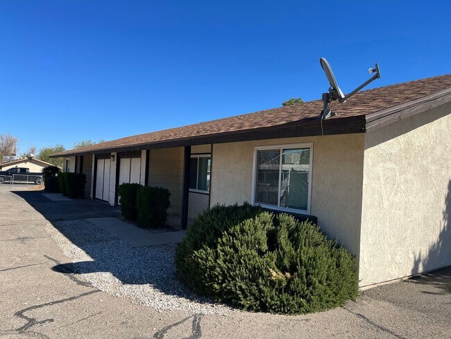 Building Photo - 784