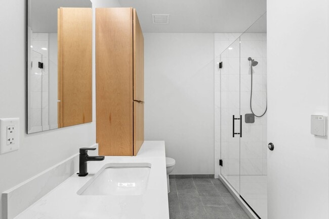 Building Photo - Upscale 1BR Apt in Burlington - 5th Floor ...