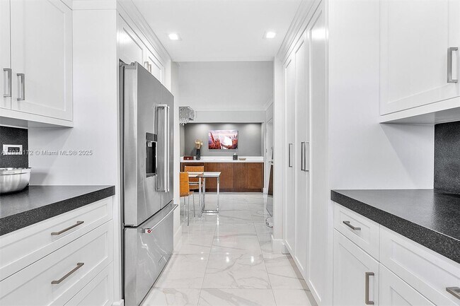 Building Photo - 5555 Collins Ave