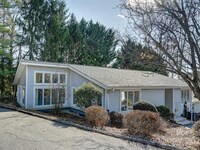 Building Photo - 71 Hollybrook Dr