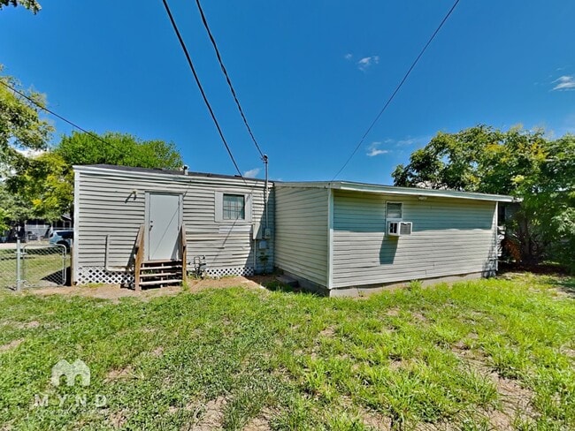 Building Photo - 1805 Trenton Dr