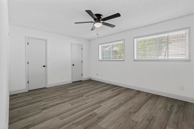 Building Photo - 2404 Kentfield Ln