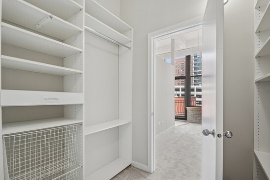 Building Photo - 333 W Hubbard St