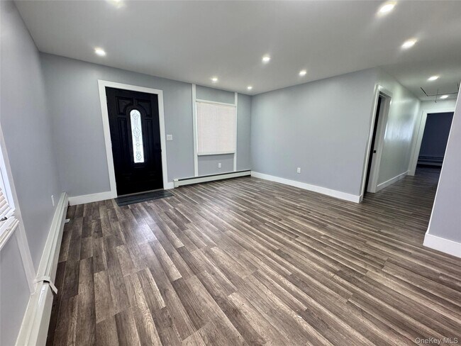 Building Photo - 4 Ashton Rd