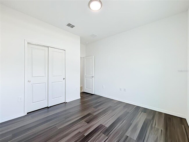 Building Photo - 643 Grove St
