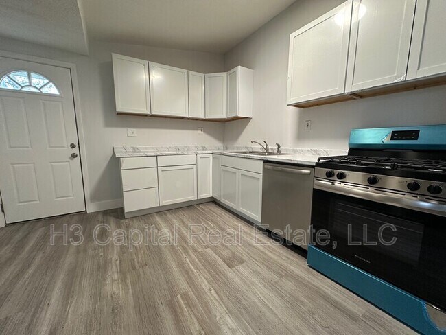 Building Photo - 3045 Dale Ave