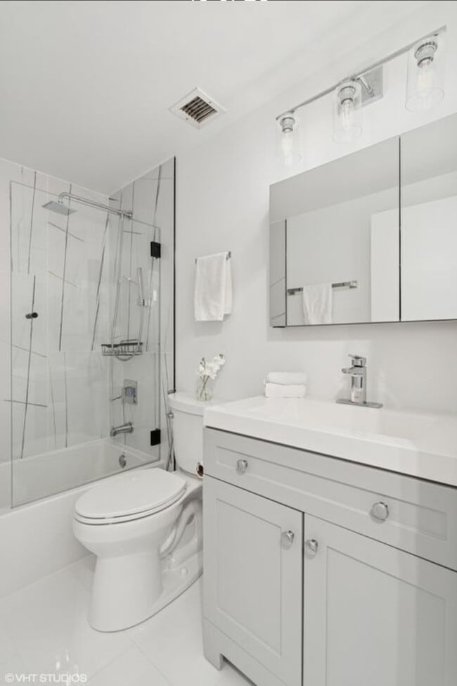 Building Photo - 350 W Belden Ave