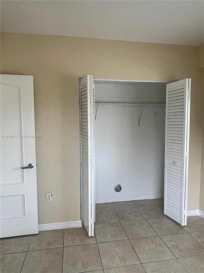 Building Photo - 2536 NW 24th St