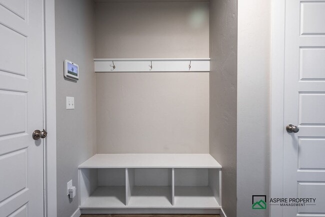 Building Photo - Upgraded 4 bed 3 bath home