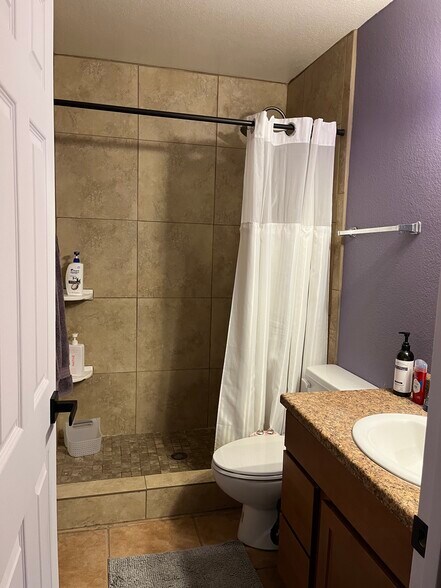 Building Photo - 1308 W 3rd St