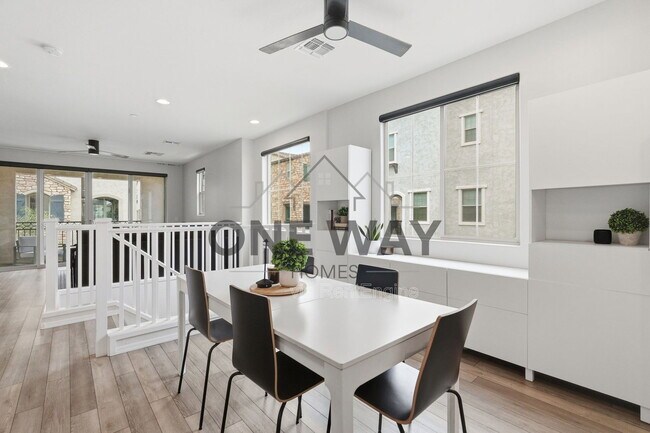 Building Photo - 1685 E Chelsea Ln